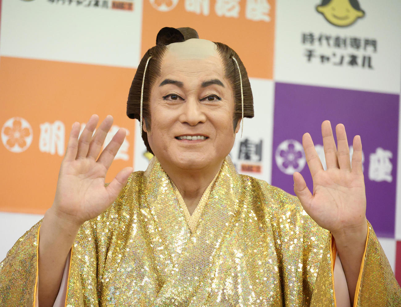 松平健50周年公演でド派手「マツケンワールド」披露、マツケンサンバ振り付け真島さんもしのぶ - 芸能写真ニュース : 日刊スポーツ