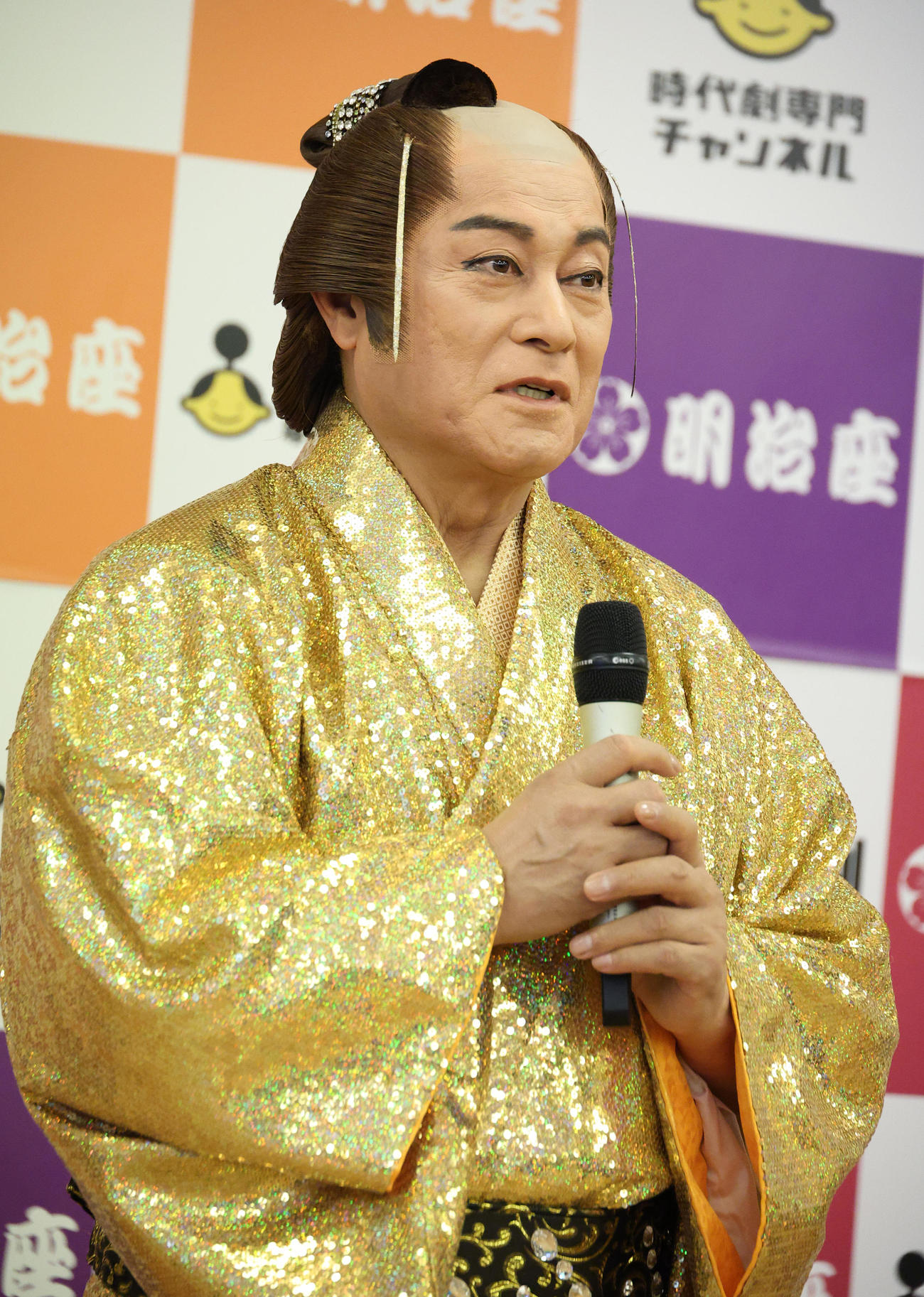 松平健50周年公演でド派手「マツケンワールド」披露、マツケンサンバ振り付け真島さんもしのぶ - 芸能写真ニュース : 日刊スポーツ