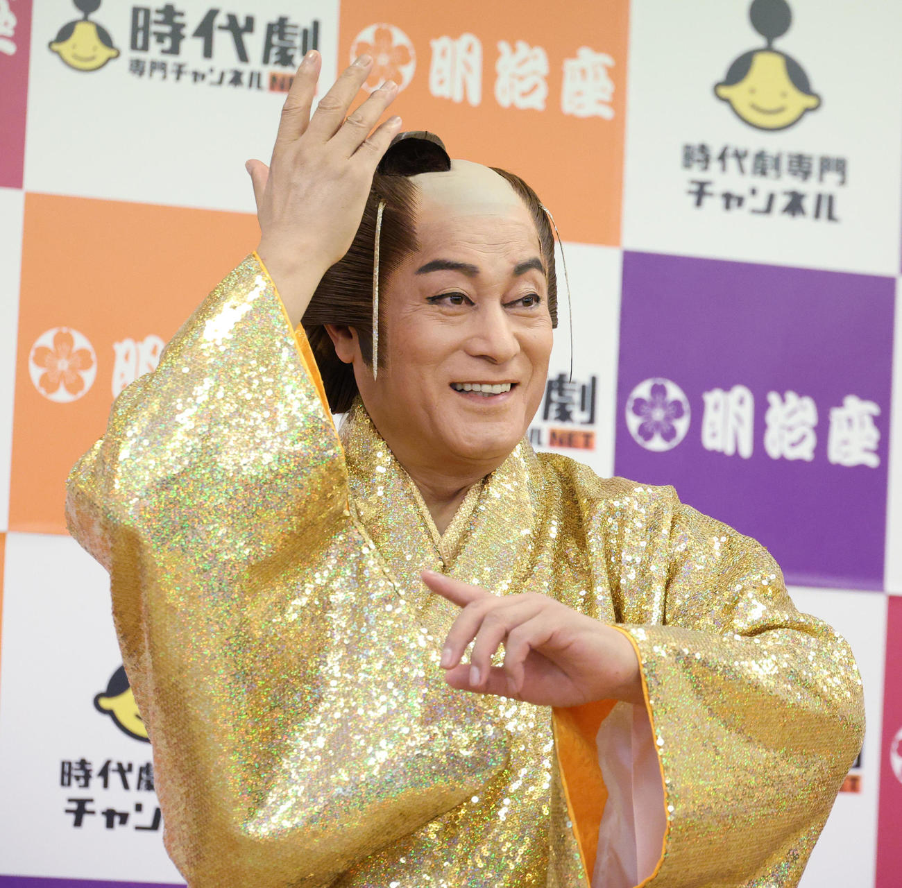 松平健50周年公演でド派手「マツケンワールド」披露、マツケンサンバ振り付け真島さんもしのぶ - 芸能写真ニュース : 日刊スポーツ