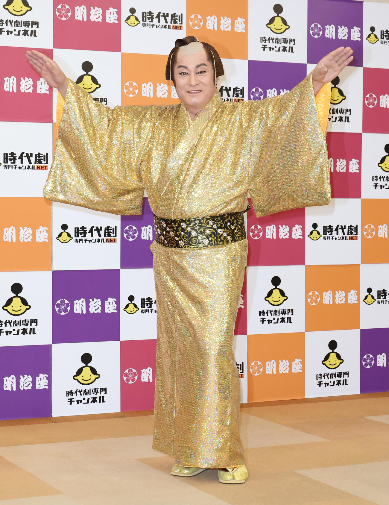 松平健50周年公演でド派手「マツケンワールド」披露、マツケンサンバ振り付け真島さんもしのぶ - 芸能写真ニュース : 日刊スポーツ