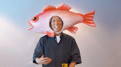 明石家さんまサプライズ　のどぐろかぶり物姿　能登半島地震復興支援イベント