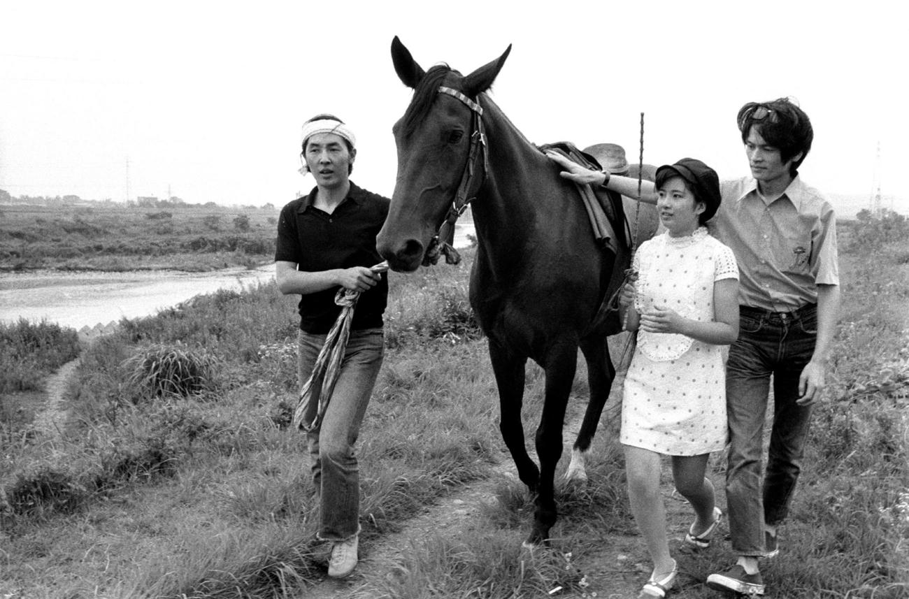NHKドラマ「男は度胸」収録　左から、浜畑賢吉さん、吉沢京子、寺田農さん（1970年7月16日）
