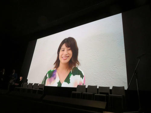 さとうほなみ「ゲスちゃんライブ後ギリギリ間に合わず…しかと受け取り」新進女優賞を手に笑顔
