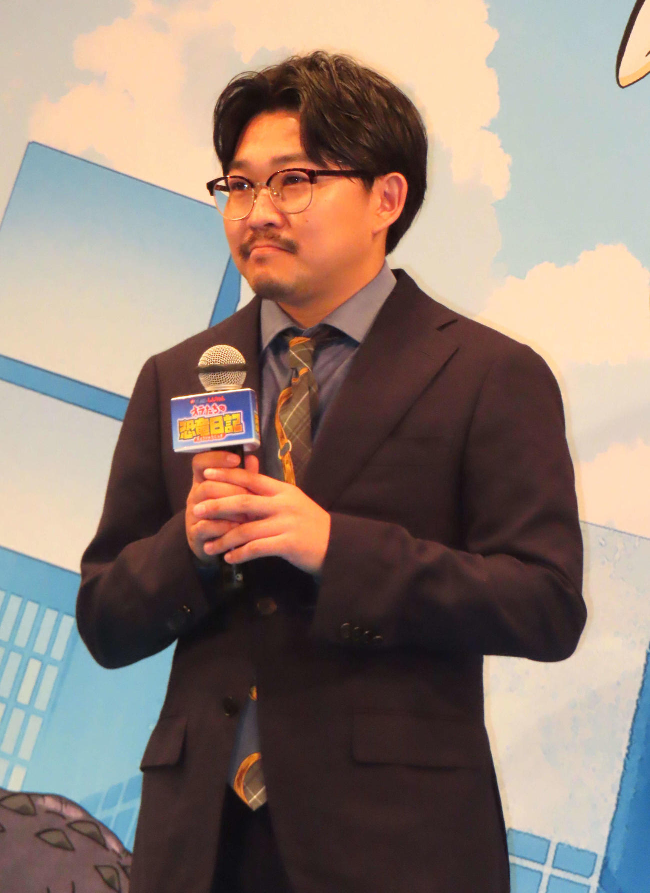 「映画クレヨンしんちゃん　オラたちの恐竜日記」完成披露試写会に登壇したオズワルド伊藤俊介