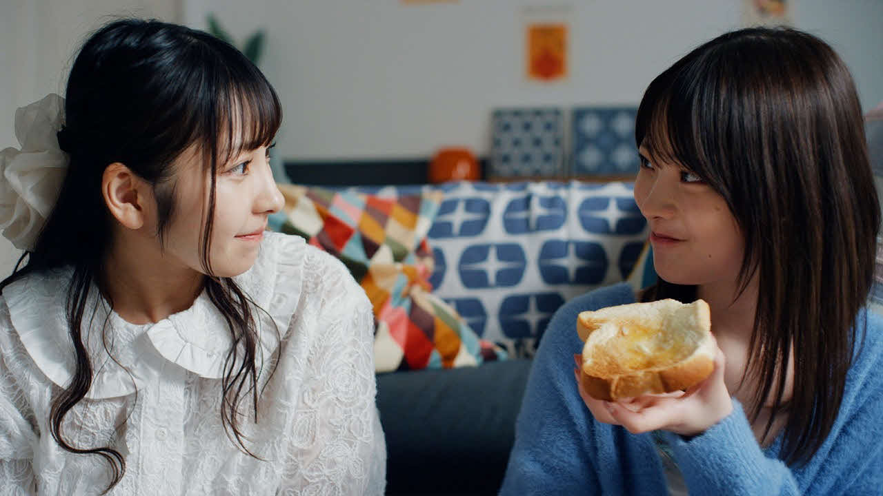 YouTubeドラマ「東京彼女」サイコ女子編で演じる新谷姫加（右）と十味