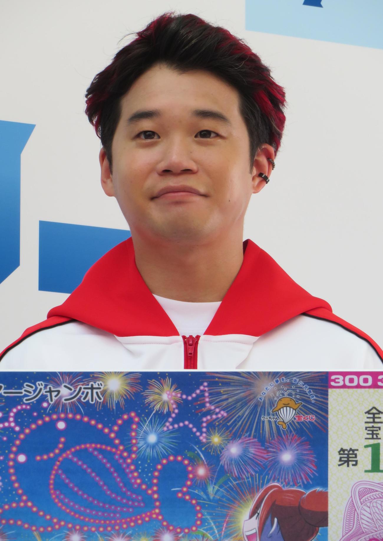 サマージャンボ「宝くじ」「ミニ」の発売記念イベントを行った矢本悠馬
