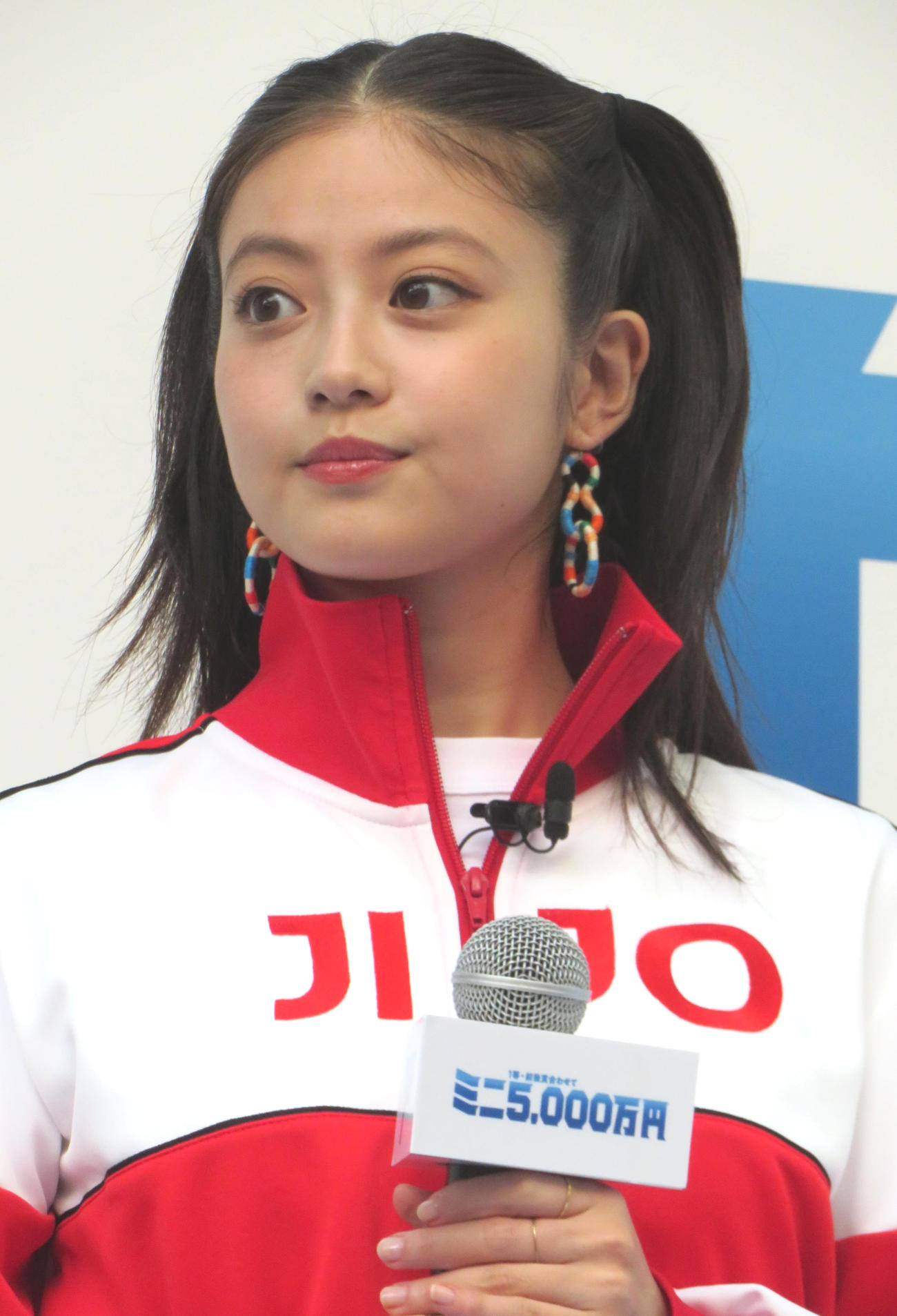 サマージャンボ「宝くじ」「ミニ」の発売記念イベントを行った今田美桜