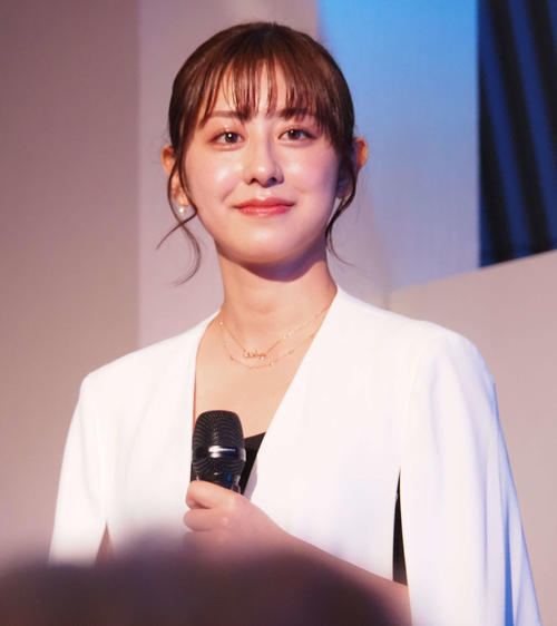テレ朝・斎藤ちはるアナ「ずーおめでとう」乃木坂時代オフショとともに高山一実の結婚を祝福