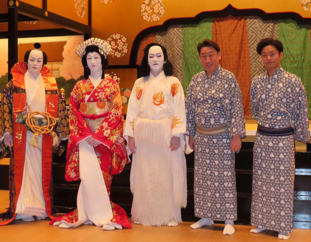「歌舞伎鑑賞教室」の取材会を行った、左から中村歌之助、坂東新悟、中村橋之助、中村芝翫、中村福之助