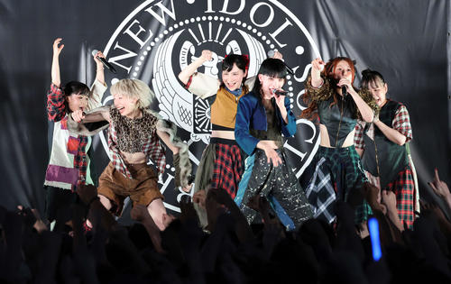 初代BiS10年ぶりに集結、フリーライブで3000人の研究員沸かす、人集まりすぎて強制終了