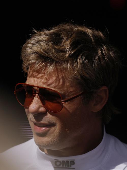 ブラッド・ピット、恋人ラモンさんとF1イギリスGPデート　手つなぎ、エスコート