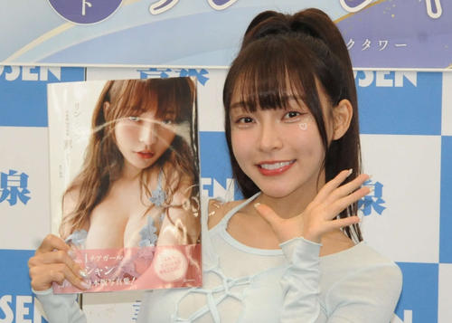 台湾“かわいすぎるチア”リン・シャン日本版初写真集　バストケアは「あおむけで寝ていました」