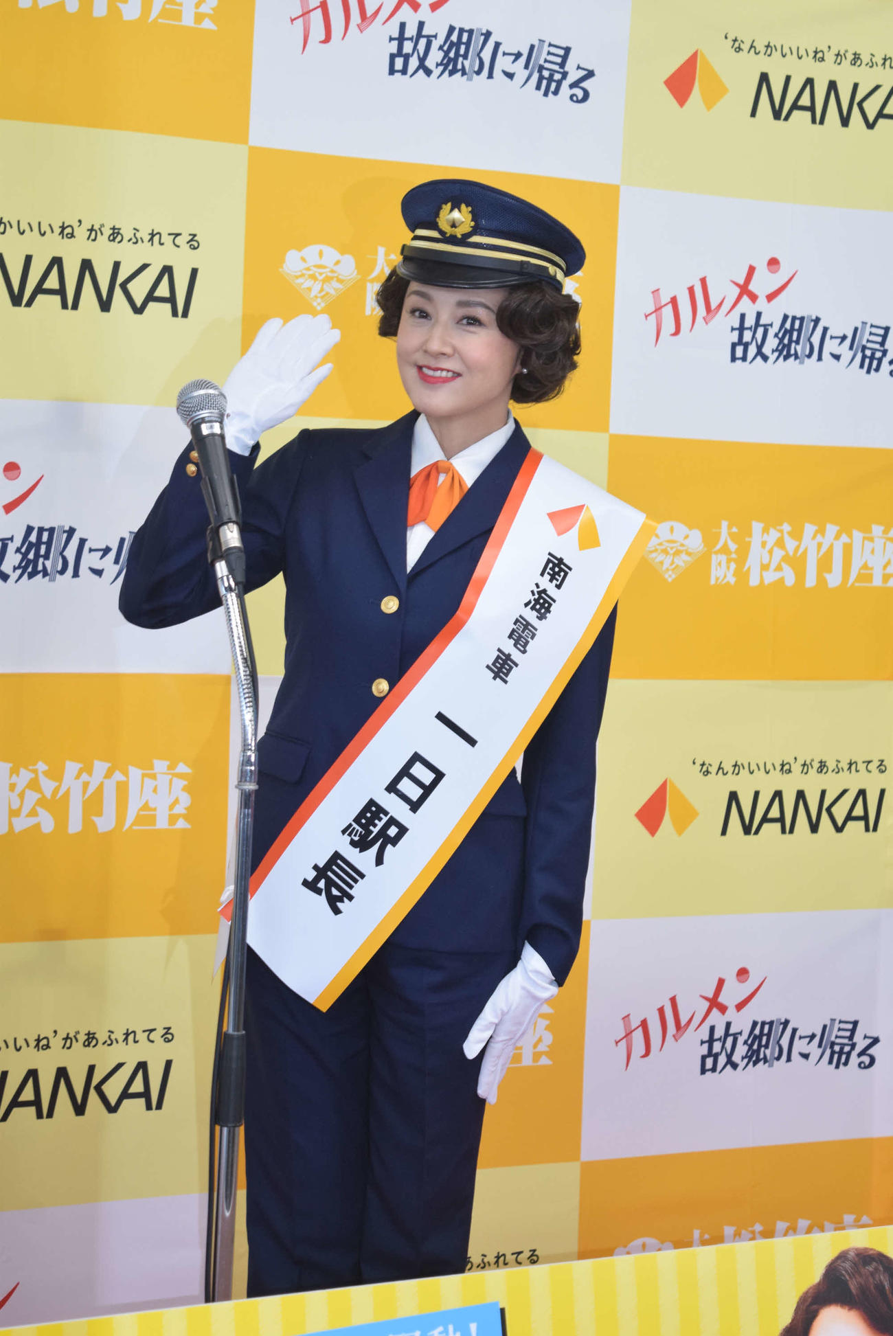 南海なんば駅の1日駅長を務めた藤原紀香（撮影・阪口孝志）