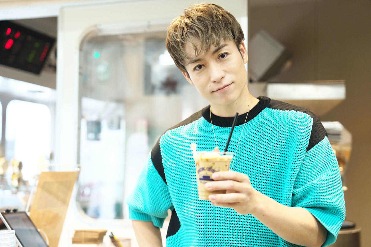 コーヒーショップ「AMAZING COFFEE」の新店舗をオープンするTETSUYA