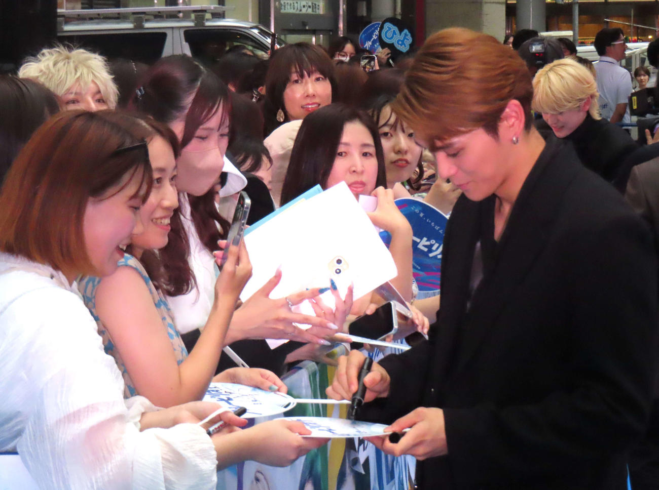 映画「ブルーピリオド」渋谷プレミアでファンと交流する眞栄田郷敦