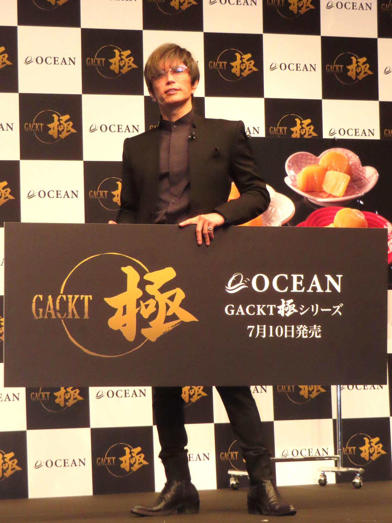 「GACKT極シリーズ」発売記念イベントに登壇したGACKT