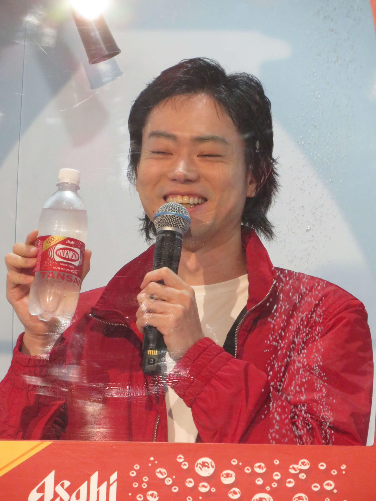 ウィルキンソンのイベントで瞬間冷却体験を行った菅田将暉