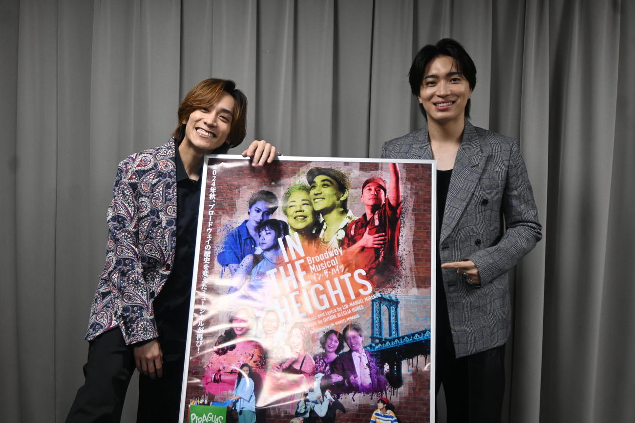 大阪市内でブロードウェーミュージカル「イン・ザ・ハイツ」の取材会に出席した平間壮一（左）、松下優也（撮影・松浦隆司）