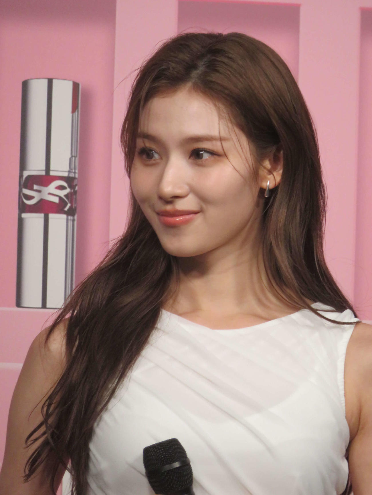 「YSLラブシャインリップスティック」使用メークで登場したTWICEのSANA