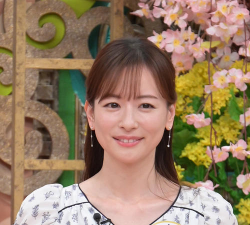 「こんな美人が福島の競馬場に」皆藤愛子アナ、カクテル片手に福島競馬場で七夕賞楽しむ