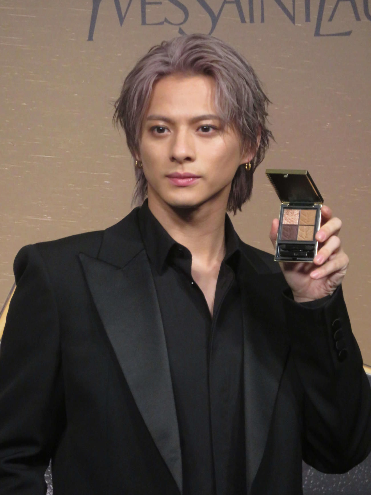 ポップアップイベント「YSLラブシャインファクトリー」発表会に出席した平野紫耀