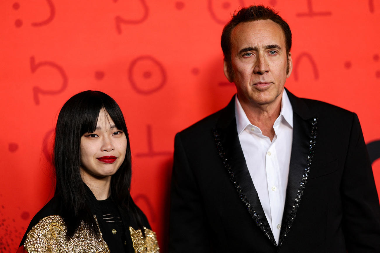 ニコラス・ケイジ（右）と妻のリコ・シバタ（ロイター）