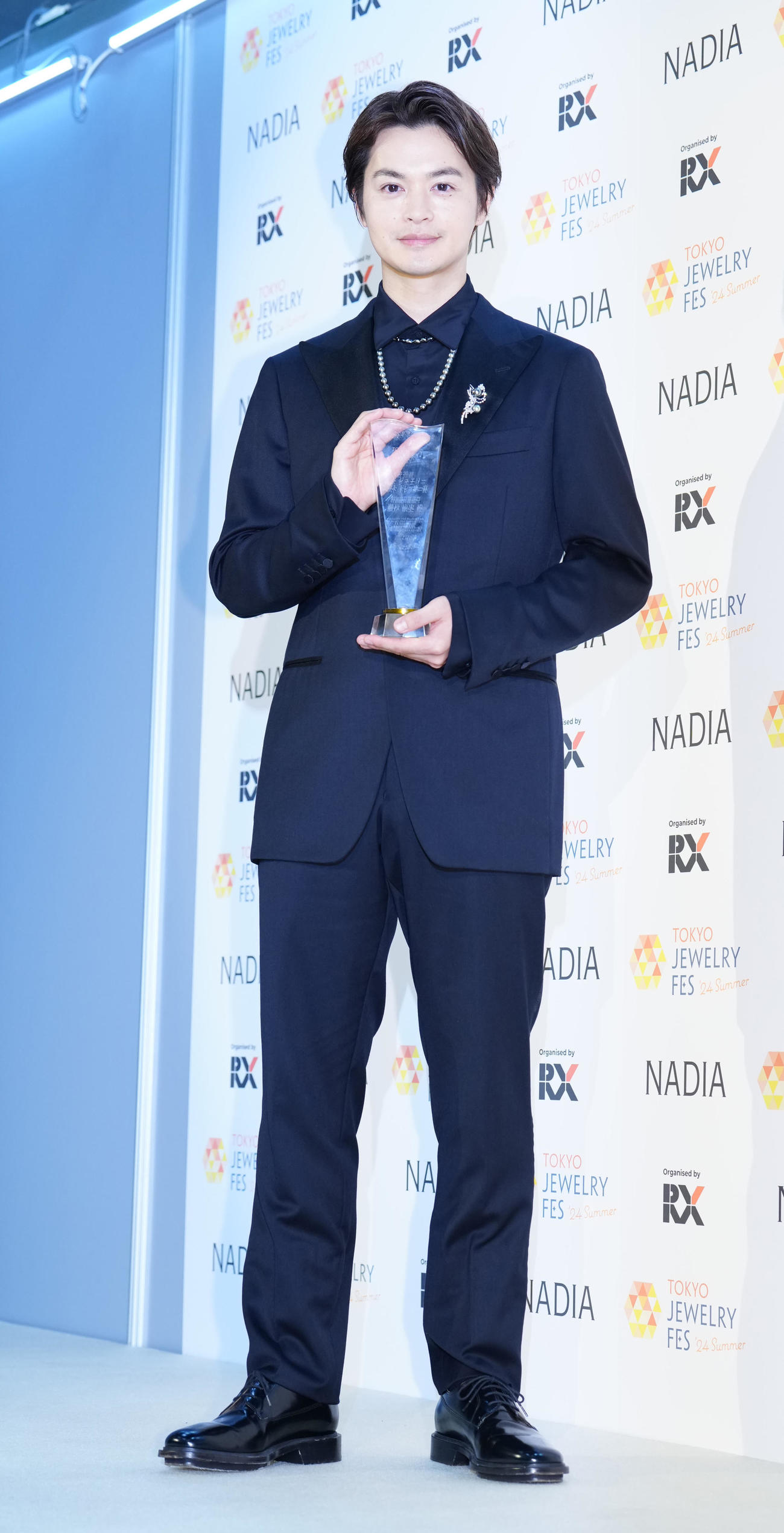 日本ジュエリーベストドレッサー賞の特別賞俳優部門で受賞した瀬戸康史（撮影・江口和貴）