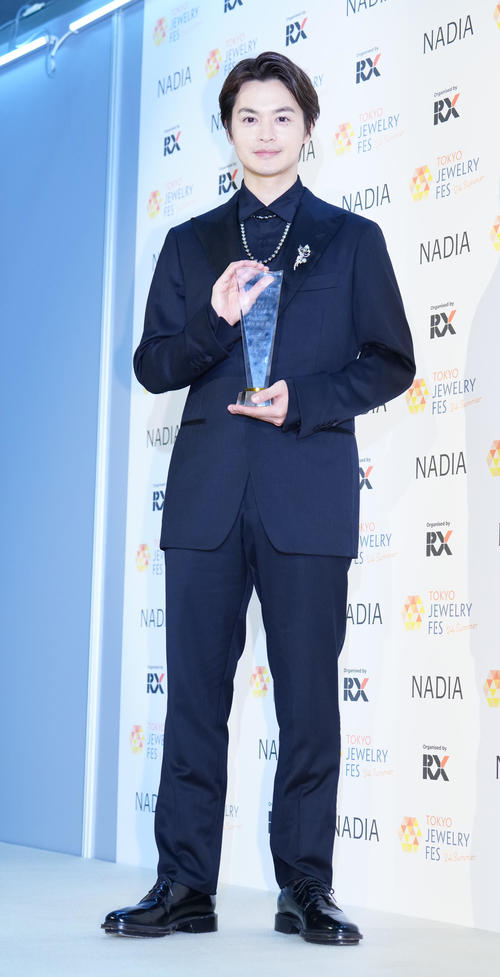 日本ジュエリーベストドレッサー賞の特別賞俳優部門で受賞した瀬戸康史(撮影・江口和貴)