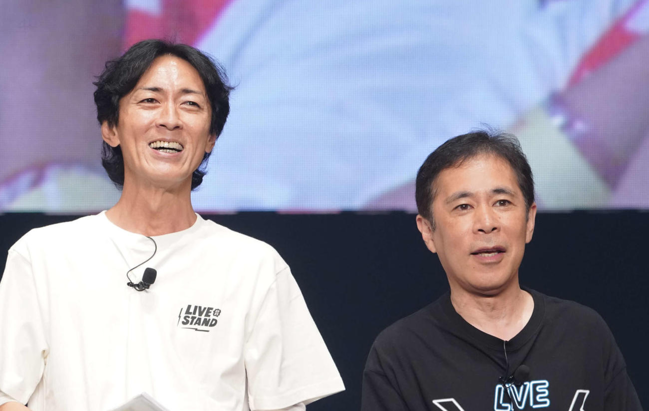 ナインティナインの矢部浩之（左）岡村隆史
(2022年8月撮影)