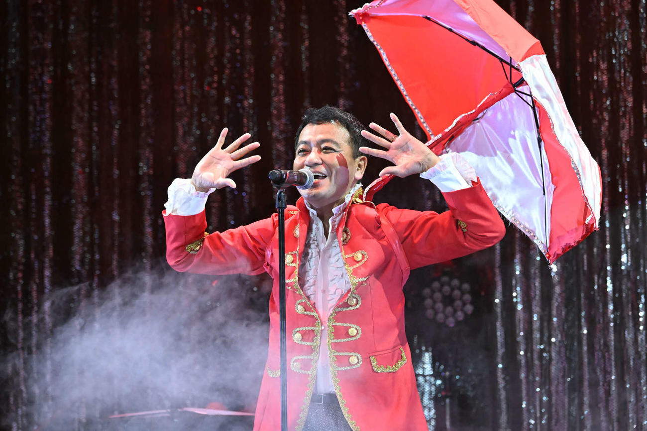 中山秀征主催のヒデライブ「HIDE LIVE2024 TOO MUCH NIGHT今夜も最高！」を開催する中山秀征