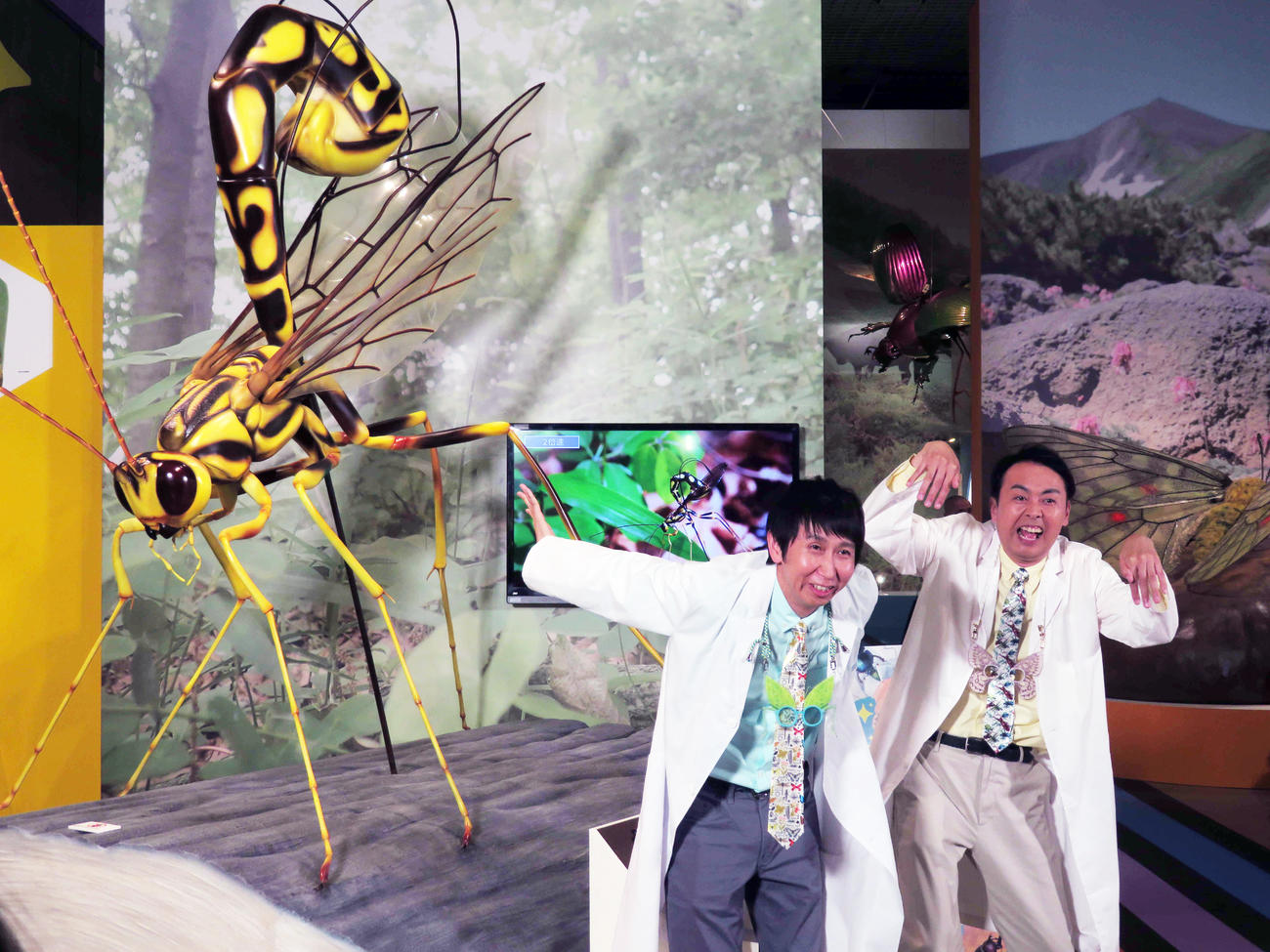 特別展「昆虫MANIAC」オープニングイベントに出席したアンガールズ山根良顕と田中卓志