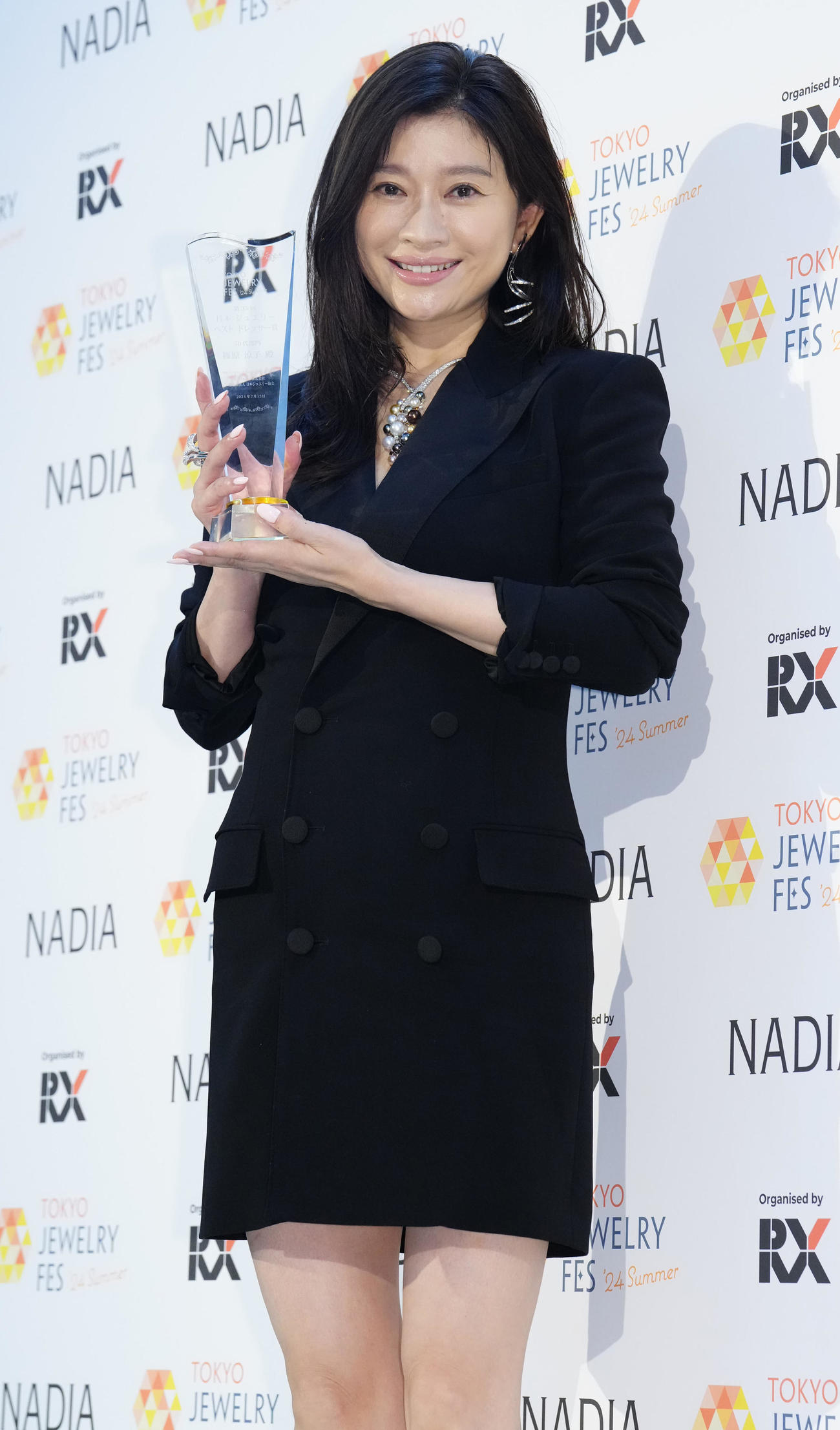 日本ジュエリーベストドレッサー賞の50代部門で受賞した篠原涼子（撮影・江口和貴）