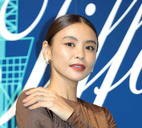 滝沢眞規子“映え写真”投稿に「こんなお母さん、すてきすぎます～」「かっこいいぃぃいいい」