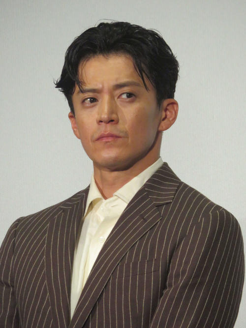 小栗旬、思わず本音!?「今日ここに来るのも憂鬱だった」冷酷非道な軍略家役に
