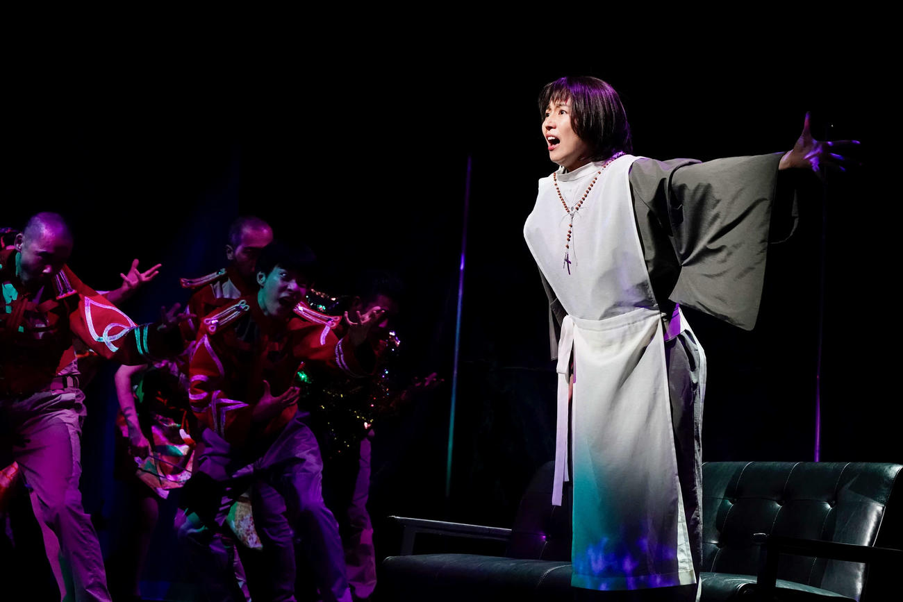 NODA・MAP第27回公演「正三角関係」（岡本隆史さん撮影）
