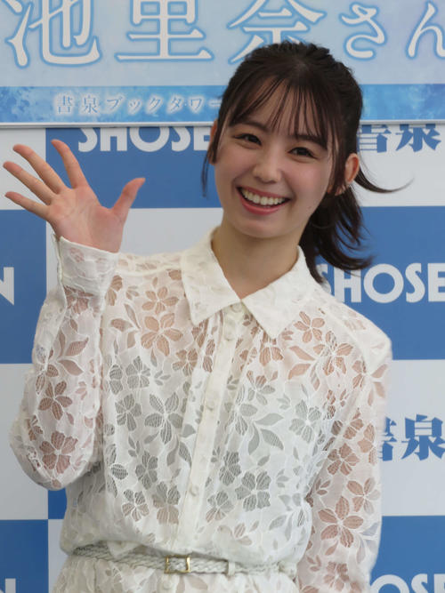 小池里奈、８年ぶり写真集は「お尻が可愛くきれいに見えるポーズを」鍾乳洞で四つんばいカット