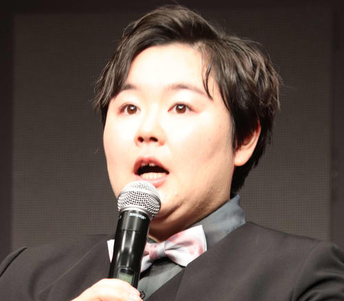 「だれ？」「女優さん？」やす子”別人級激変”ショットに騒然「めっちゃ綺麗」