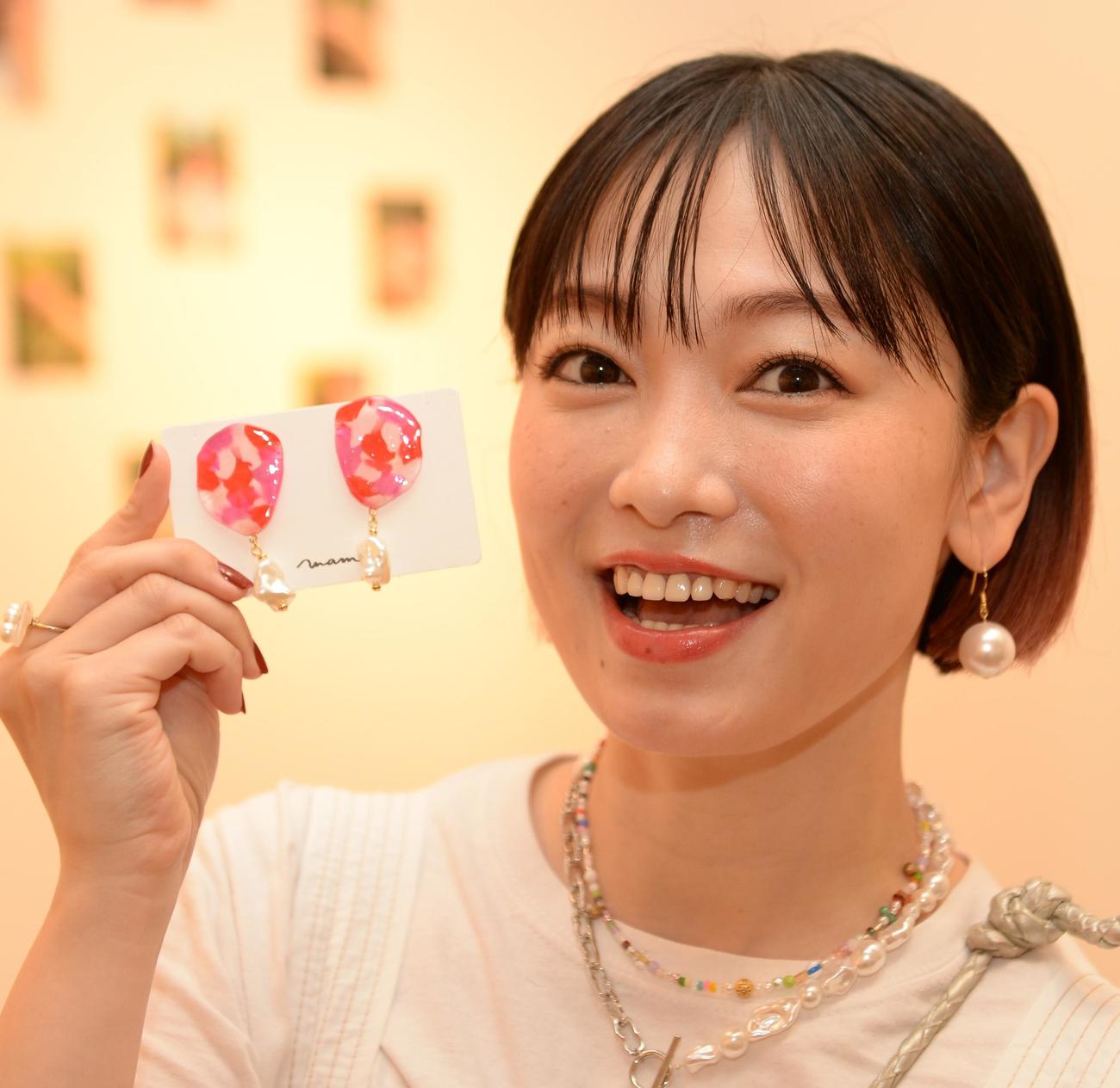 代官山のギャラリー「UPSTAIRS GALLERY」で個展「アイのイロ展　vol．2」を開催している西田あい