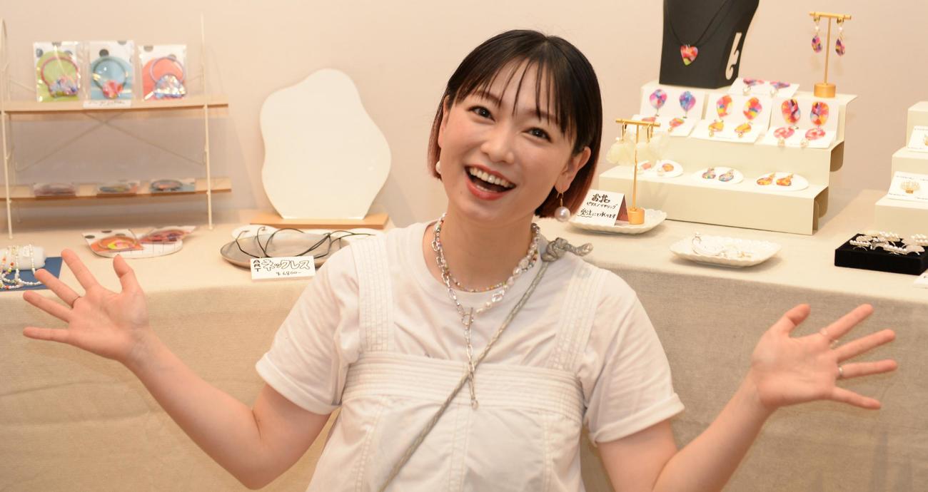 代官山のギャラリー「UPSTAIRS GALLERY」で個展「アイのイロ展　vol．2」を開催している西田あい