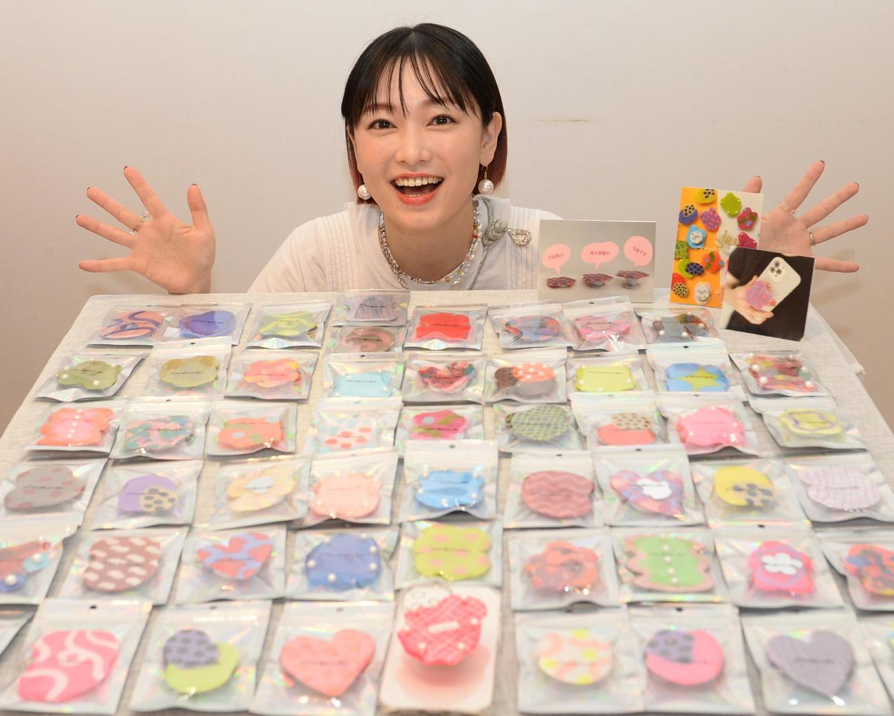 代官山のギャラリー「UPSTAIRS GALLERY」で個展「アイのイロ展　vol．2」を開催している西田あい