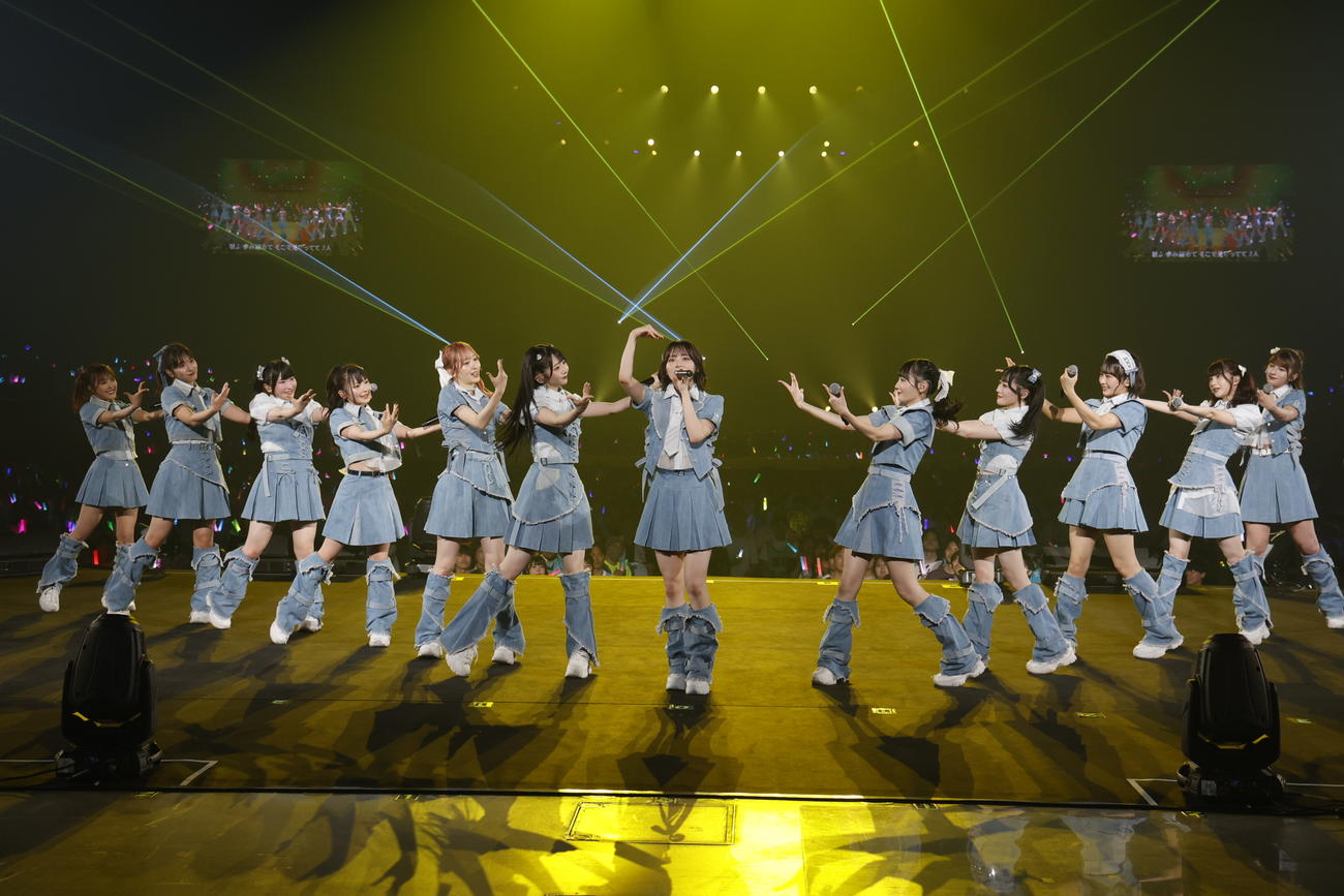 コンサートを行った≠ME。左から落合希来里、蟹沢萌子、櫻井もも、永田詩央里、川中子奈月心、谷崎早耶、冨田菜々風、鈴木瞳美、本田珠由記、尾木波菜、菅波美玲、河口夏音（C）YOANI