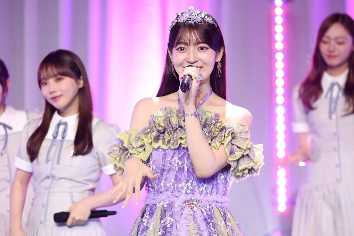 自身の卒業セレモニーでパフォーマンスする阪口珠美　撮影・鈴木健太（KENTA Inc．）