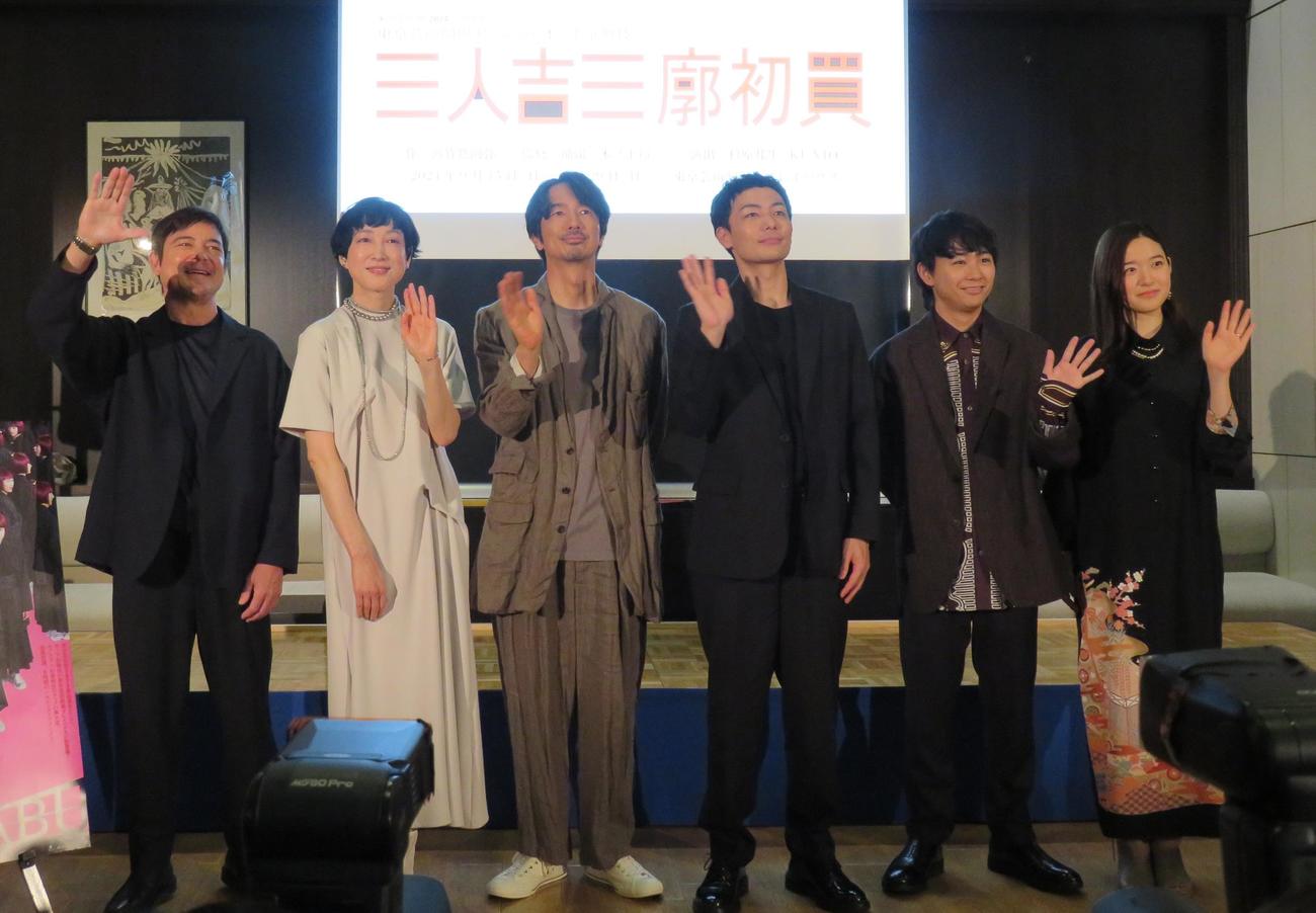 木ノ下歌舞伎「三人吉三廓初買」の制作発表会見に参加した、左から川平慈英、緒川たまき、眞島秀和、田中俊介、須賀健太、藤野涼子