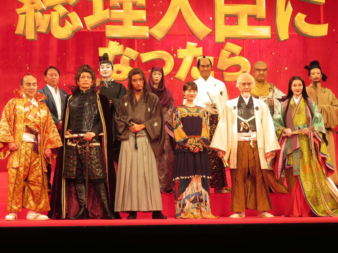 映画「もしも徳川家康が総理大臣になったら」完成披露舞台あいさつに登壇した、後列左から武内英樹監督、池田鉄洋、江口のり子、高嶋政宏、小手伸也、長井短、前列左から竹中直人、GACKT、赤楚衛二、浜辺美波、野村萬斎、観月ありさ