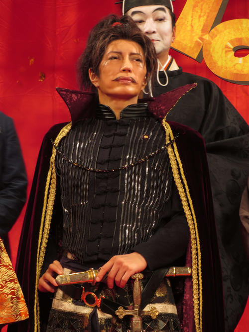 武将風衣装に歓声のGACKT「芸能界の恐ろしさ知りました」野村萬斎のせりふ間違いにタジタジ