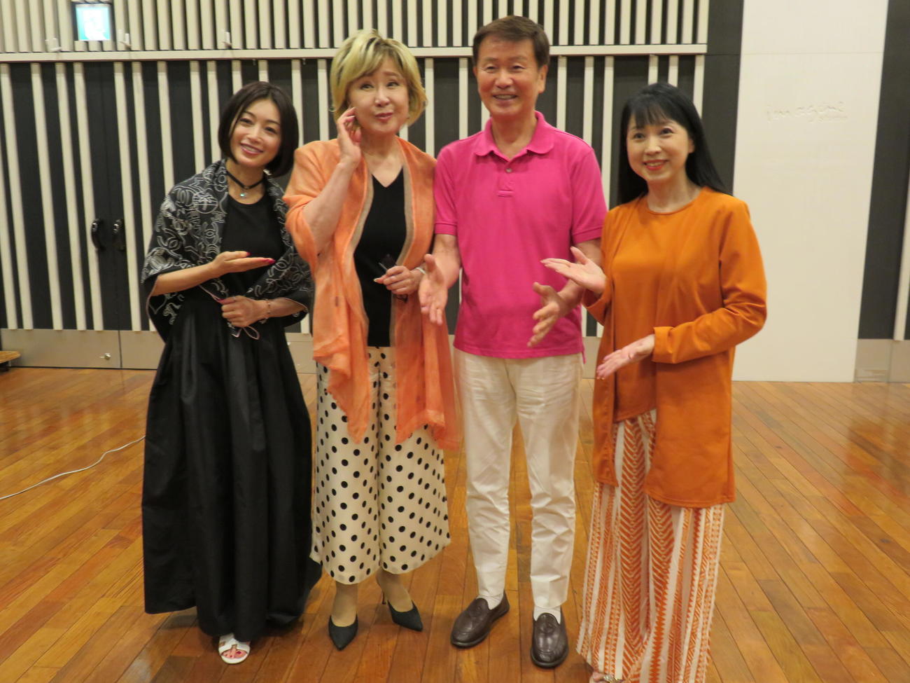 収録に参加した、左から酒井法子、小林幸子、森田健作、西村知美