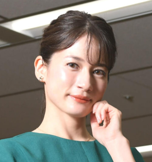 TBS宇内梨沙アナ、箱根満喫のオフショット　ノースリーブ姿で足湯