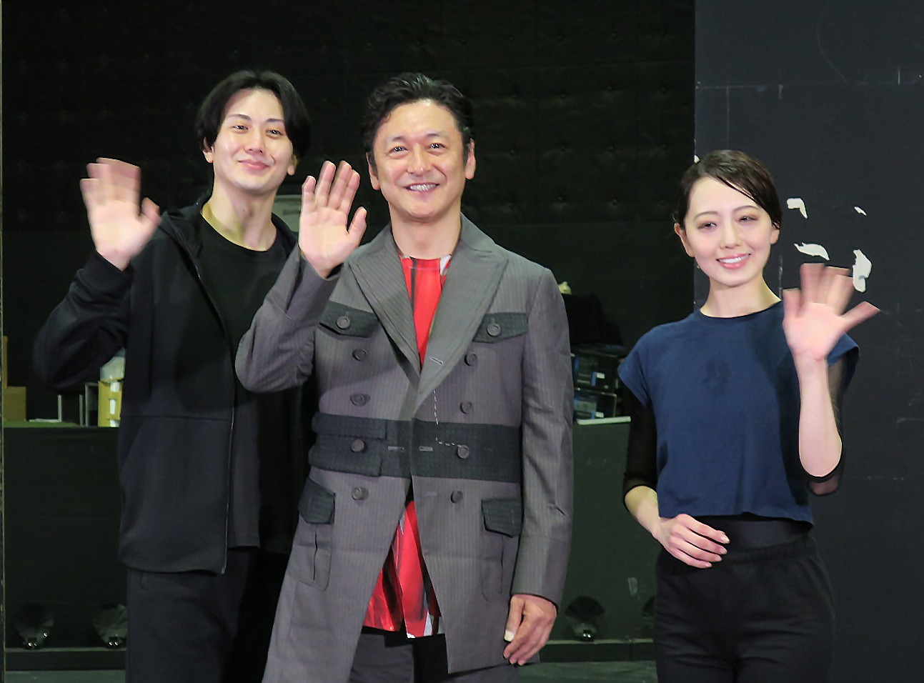 音楽劇「ライムライト」公開げいこで。左から、太田基裕、石丸幹二、朝月希和