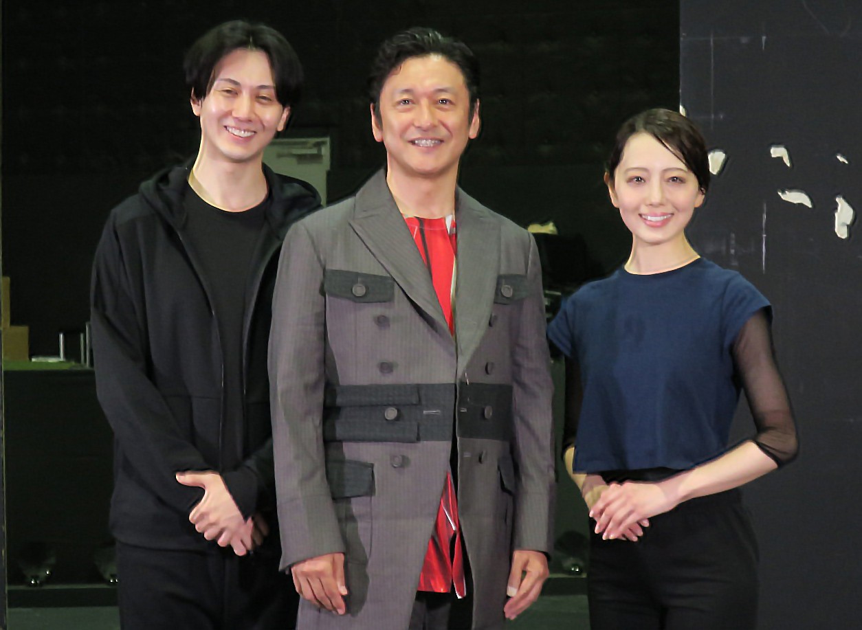 音楽劇「ライムライト」公開げいこで。左から、太田基裕、石丸幹二、朝月希和