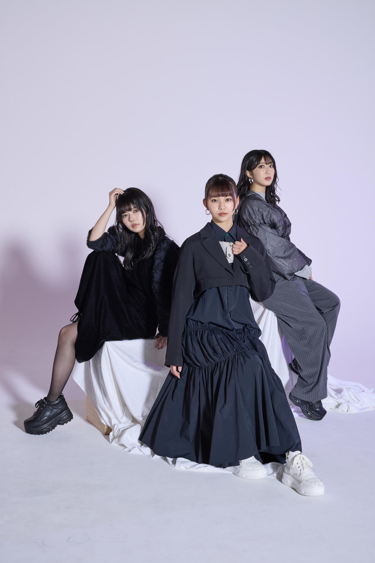 WHITE SCORPIONの（左から）NATSU、NICO、AOI